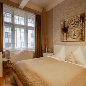 Apartment Design By Ruterra, Prag